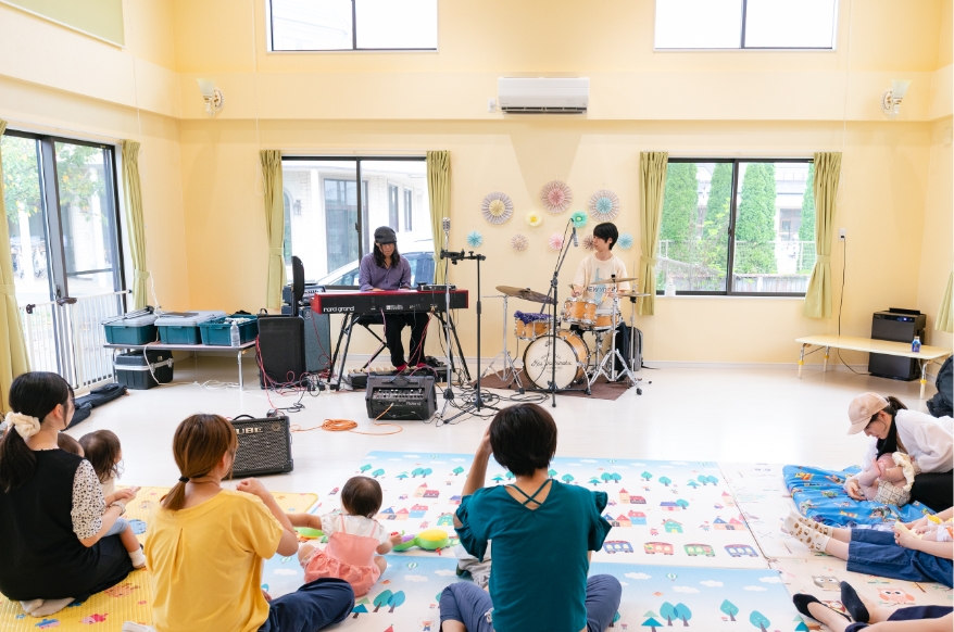 親子で過ごす様子