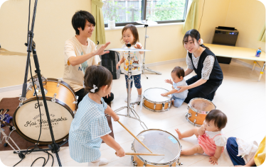 音を楽しむ保育の様子